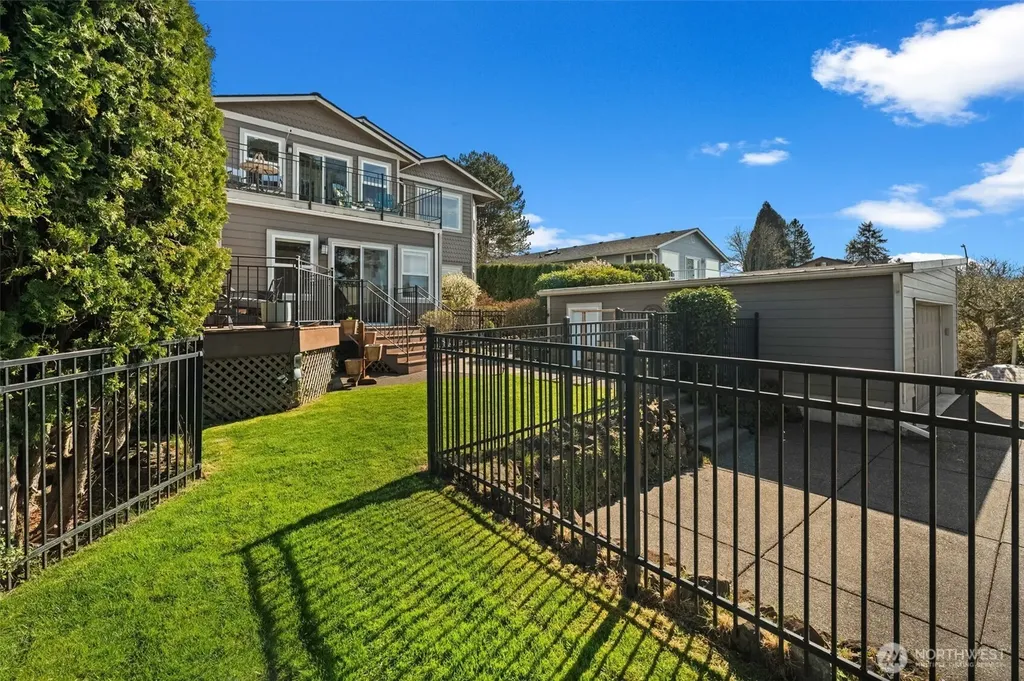 1607 Nisqually Street Steilacoom WA 98388