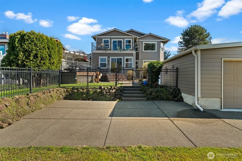 1607 Nisqually Street Steilacoom WA 98388
