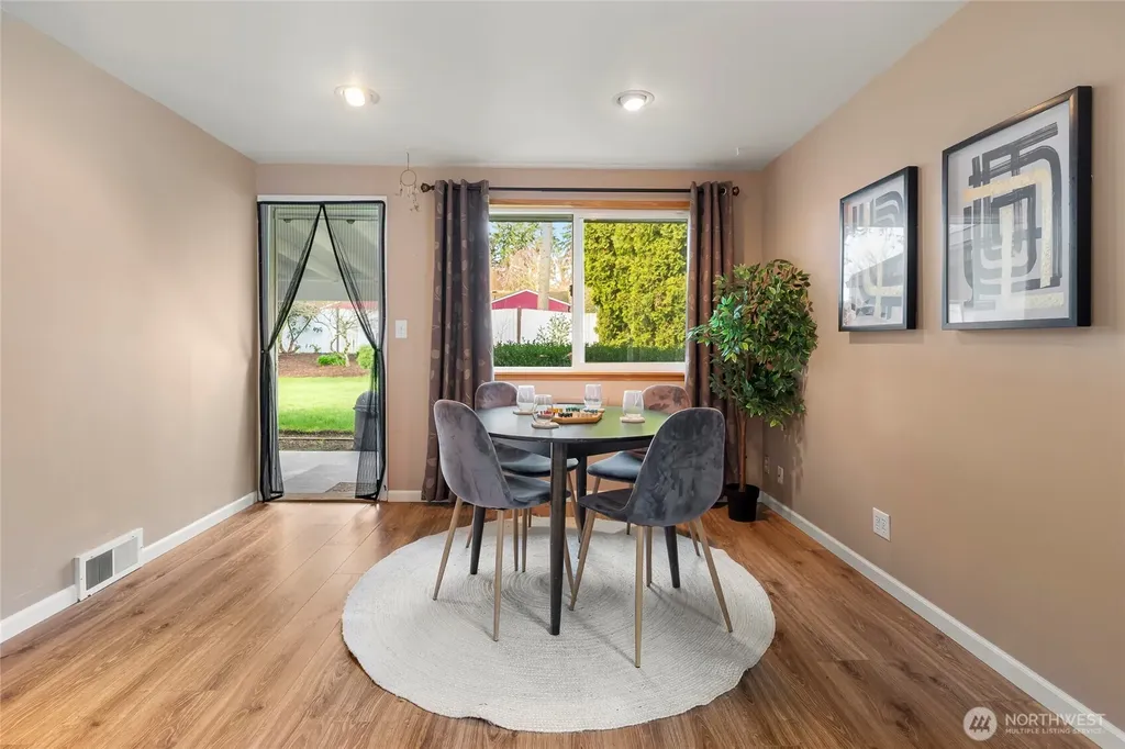 19513 Meridian Avenue N Shoreline WA 98133