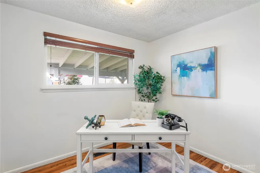 19513 Meridian Avenue N Shoreline WA 98133