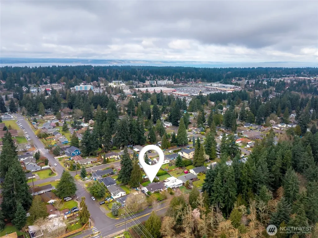 19513 Meridian Avenue N Shoreline WA 98133