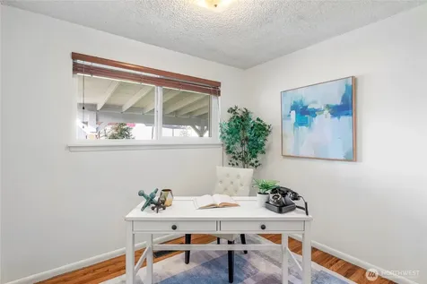 19513 Meridian Avenue N Shoreline WA 98133