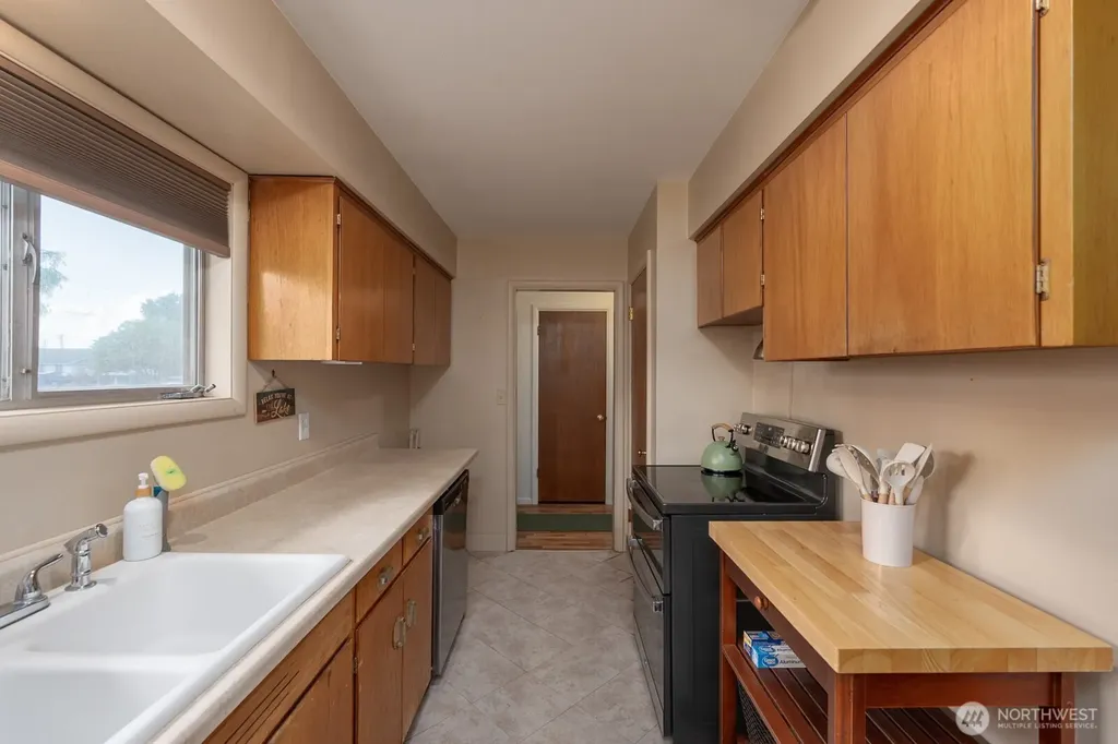 1609 W Lakeside Drive Moses Lake WA 98837