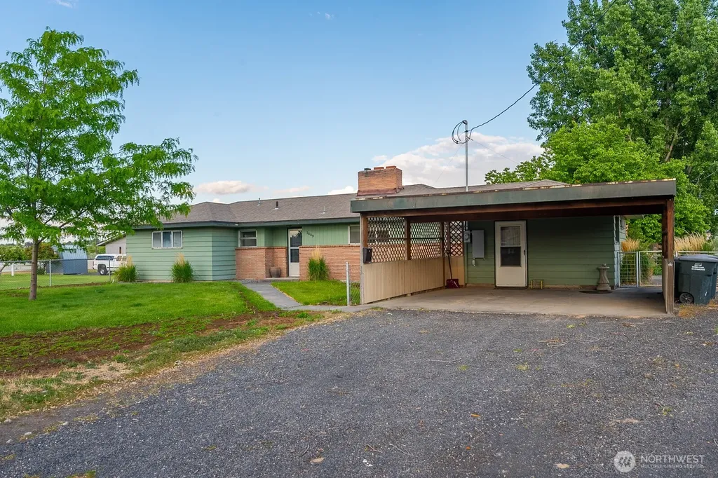1609 W Lakeside Drive Moses Lake WA 98837