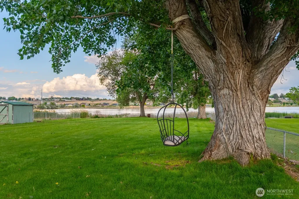 1609 W Lakeside Drive Moses Lake WA 98837