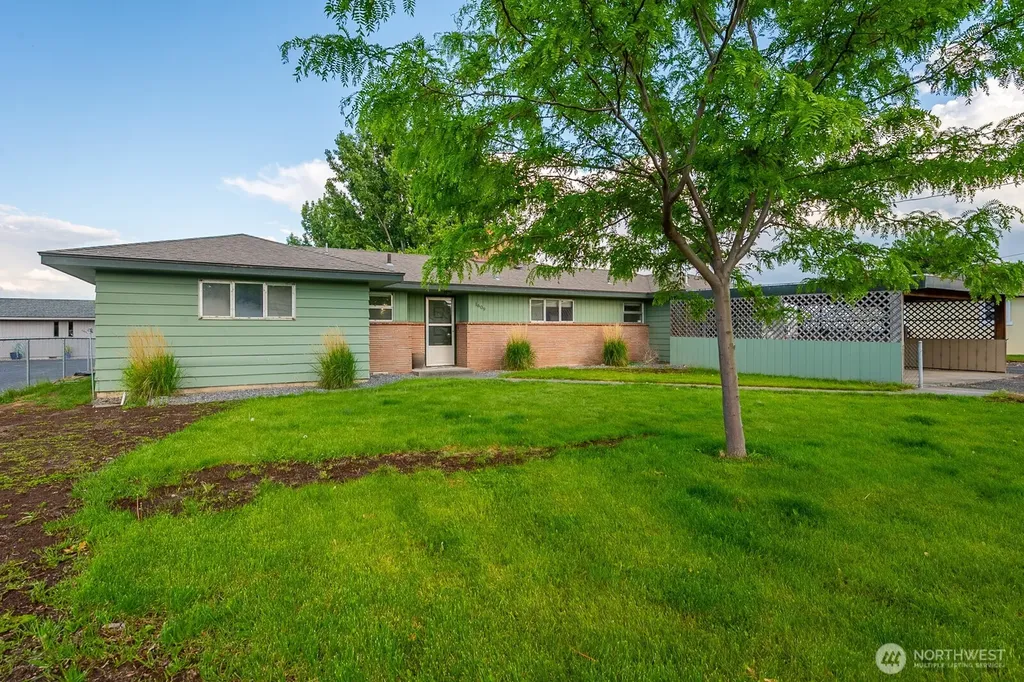 1609 W Lakeside Drive Moses Lake WA 98837