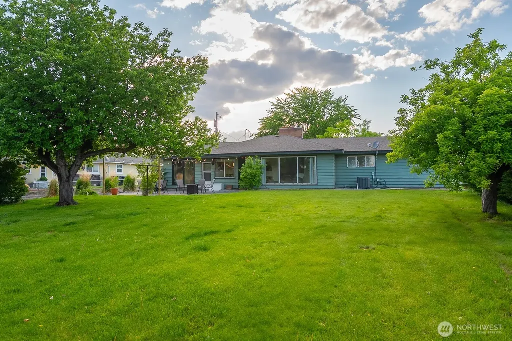 1609 W Lakeside Drive Moses Lake WA 98837