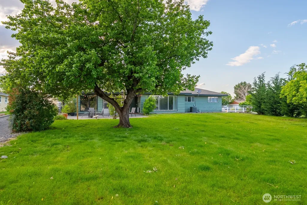 1609 W Lakeside Drive Moses Lake WA 98837