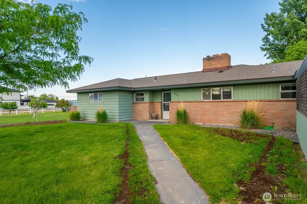 1609 W Lakeside Drive Moses Lake WA 98837