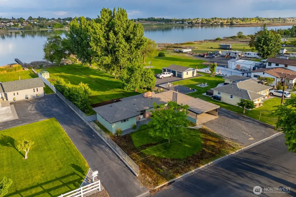 1609 W Lakeside Drive Moses Lake WA 98837