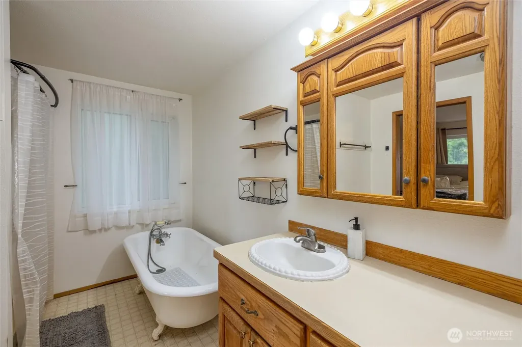 4390 Fleet Road Blaine WA 98230