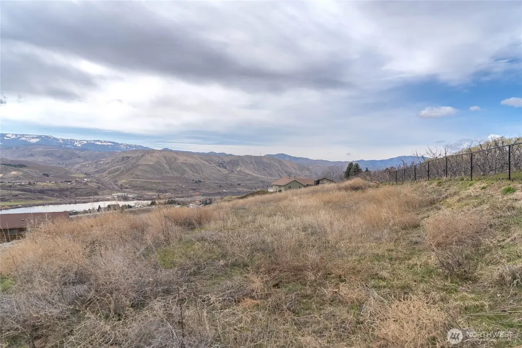 3203 10th Street SE East Wenatchee WA 98802