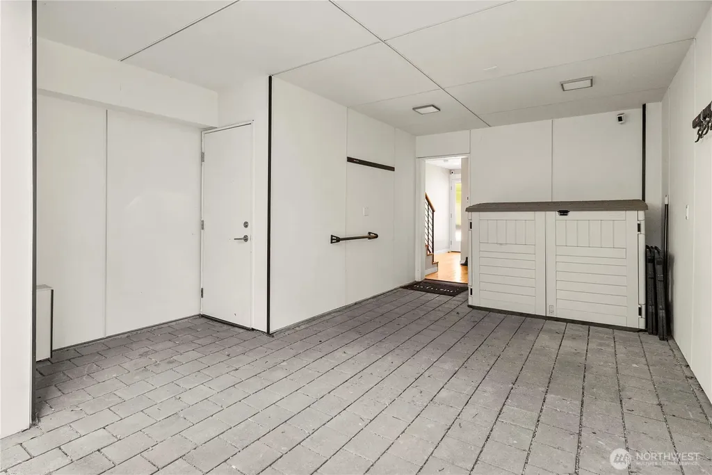 2833 3rd Avenue W Seattle WA 98119