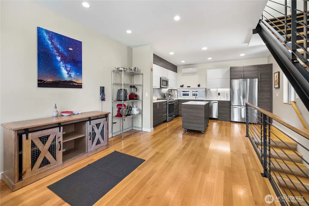 2833 3rd Avenue W Seattle WA 98119