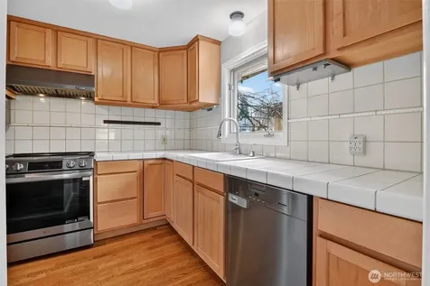 6522 38th Avenue NE Seattle WA 98115