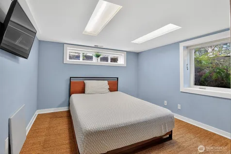 6522 38th Avenue NE Seattle WA 98115