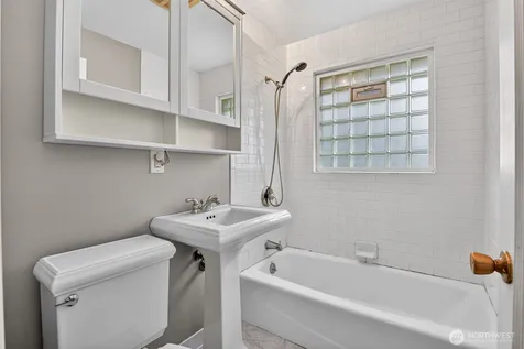 6522 38th Avenue NE Seattle WA 98115