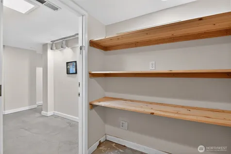 6522 38th Avenue NE Seattle WA 98115