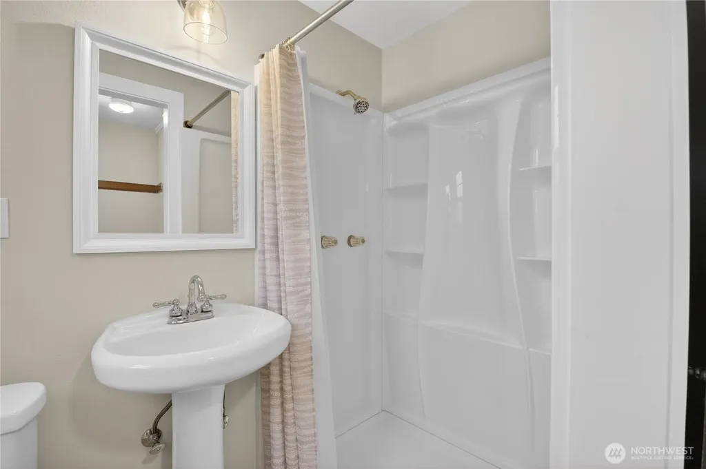 7870 Green Lake Drive N Seattle WA 98103