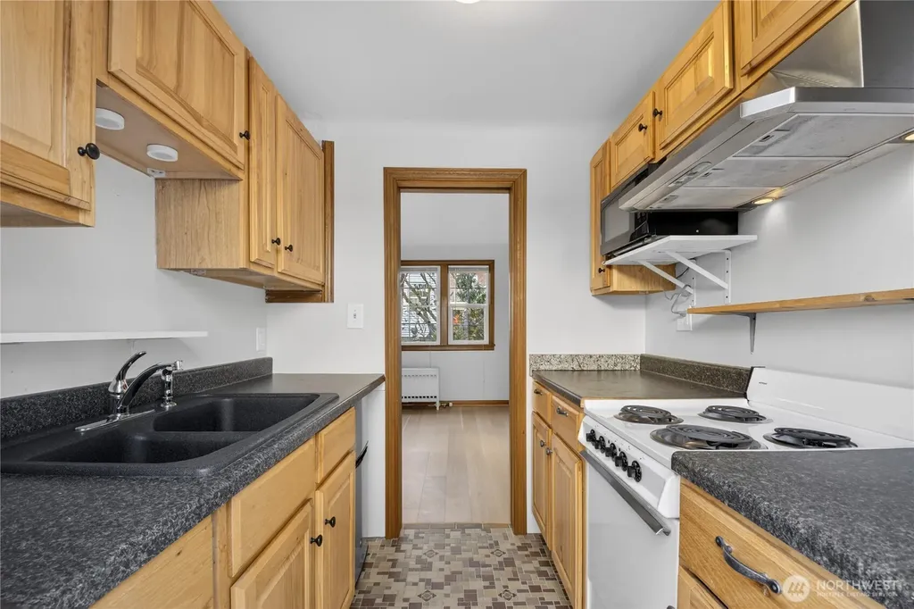 7870 Green Lake Drive N Seattle WA 98103
