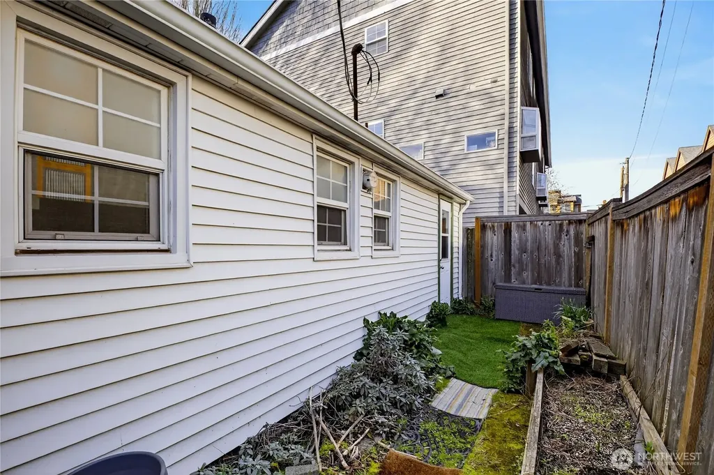 7870 Green Lake Drive N Seattle WA 98103