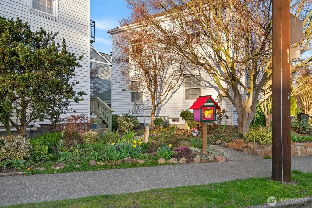 7870 Green Lake Drive N Seattle WA 98103