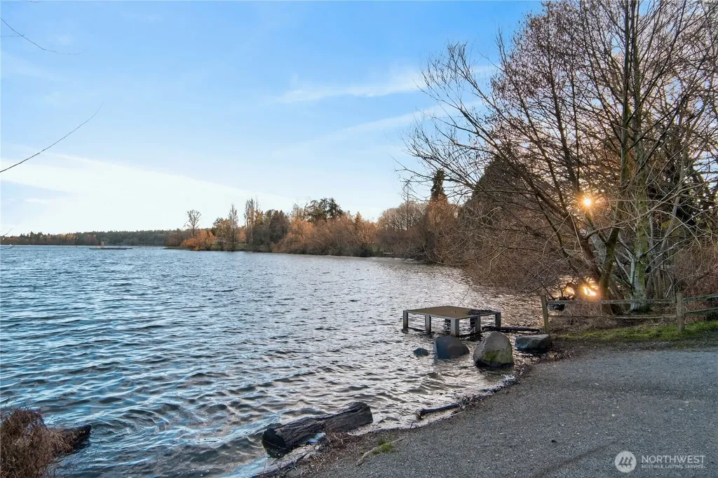 7870 Green Lake Drive N Seattle WA 98103