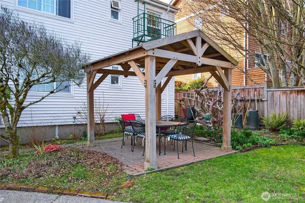 7870 Green Lake Drive N Seattle WA 98103