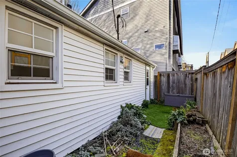7870 Green Lake Drive N Seattle WA 98103