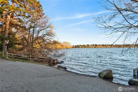 7870 Green Lake Drive N Seattle WA 98103