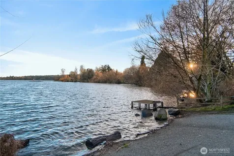 7870 Green Lake Drive N Seattle WA 98103