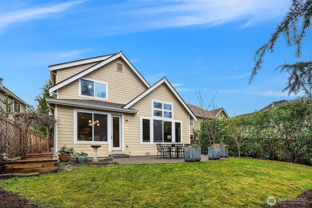 809 235th Avenue NE Sammamish WA 98074