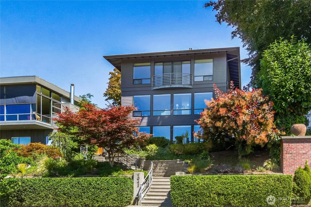 1942 7th Avenue W Seattle WA 98119
