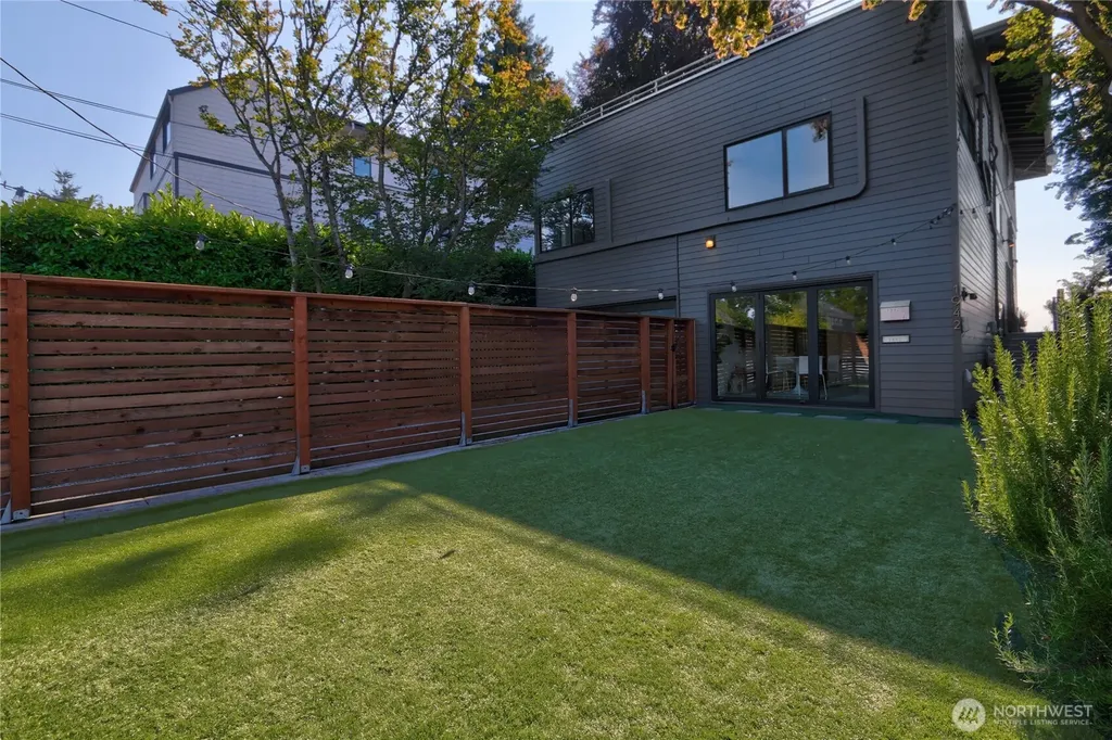 1942 7th Avenue W Seattle WA 98119