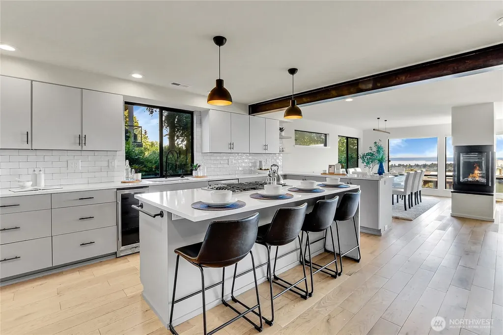 1942 7th Avenue W Seattle WA 98119