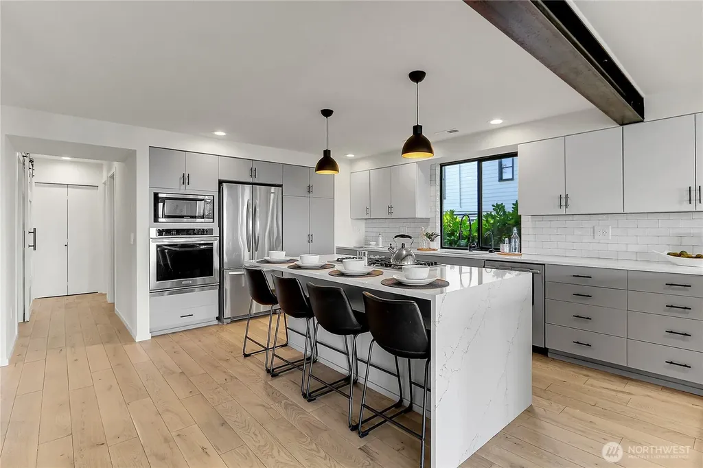 1942 7th Avenue W Seattle WA 98119