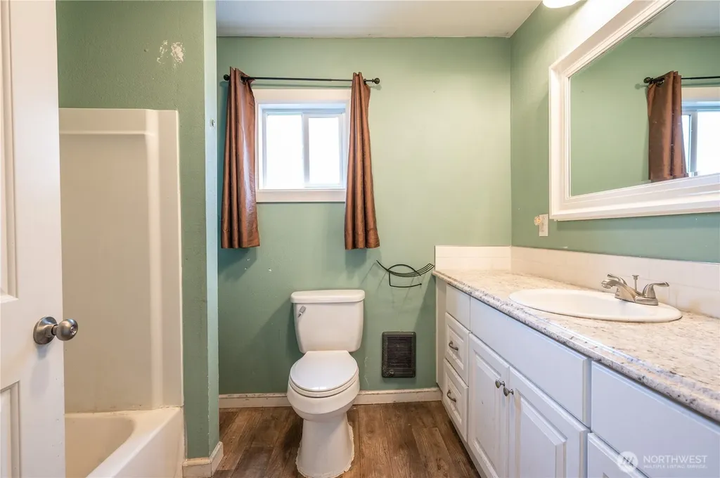 2826 Pacific Avenue Hoquiam WA 98550