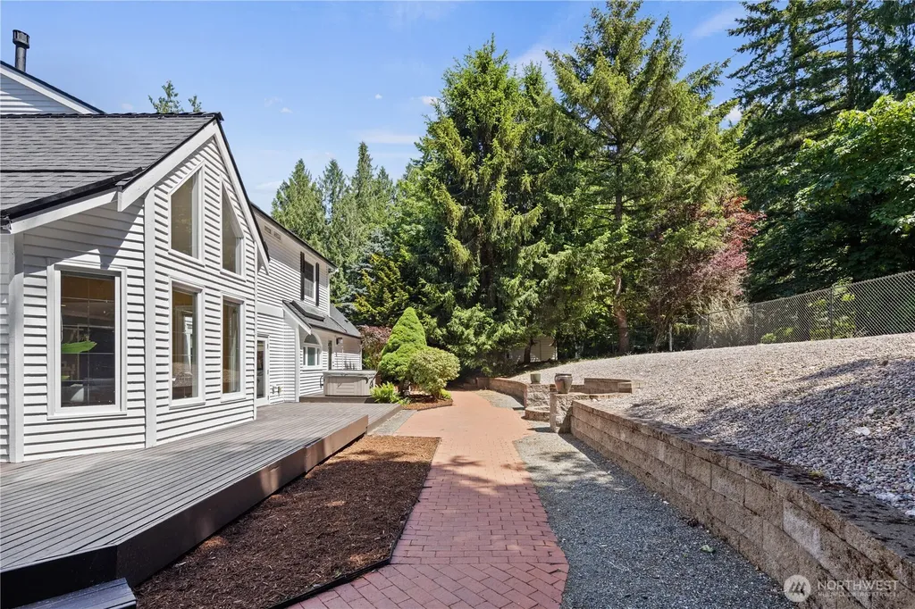 21609 NE 4th Street Sammamish WA 98074