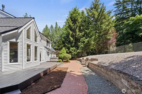 21609 NE 4th Street Sammamish WA 98074