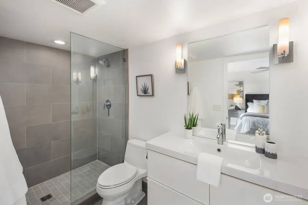3905 4th Avenue NE Seattle WA 98105