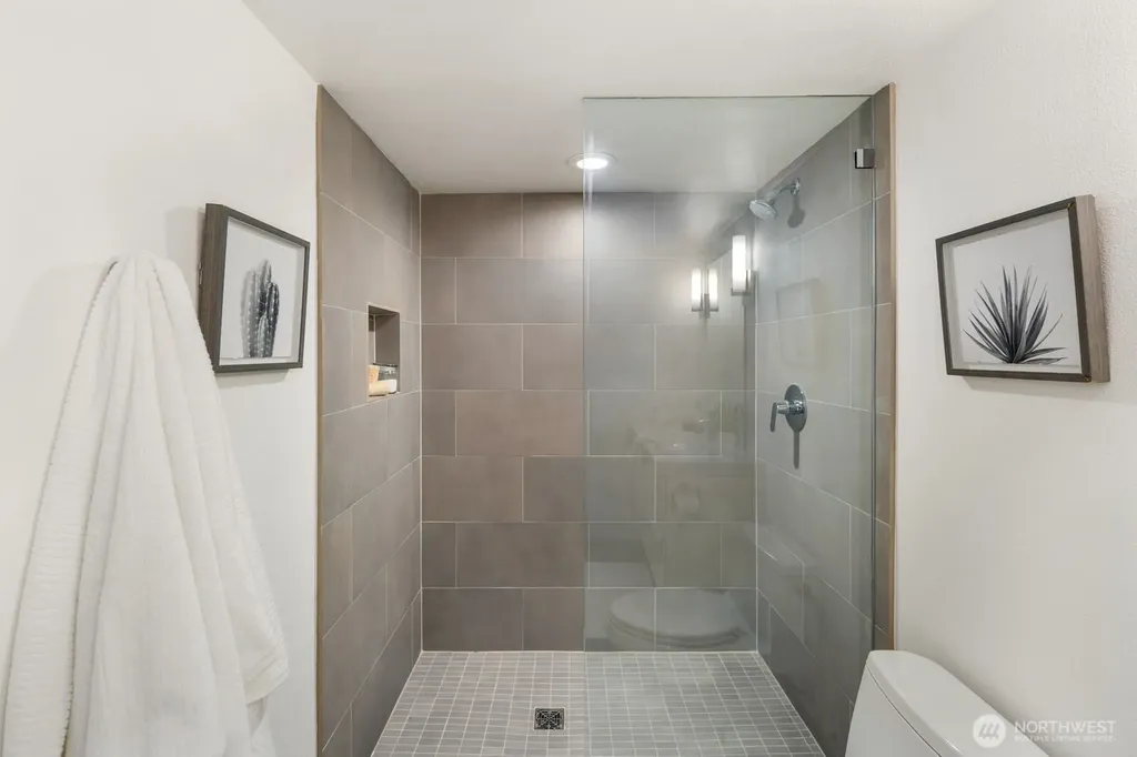 3905 4th Avenue NE Seattle WA 98105