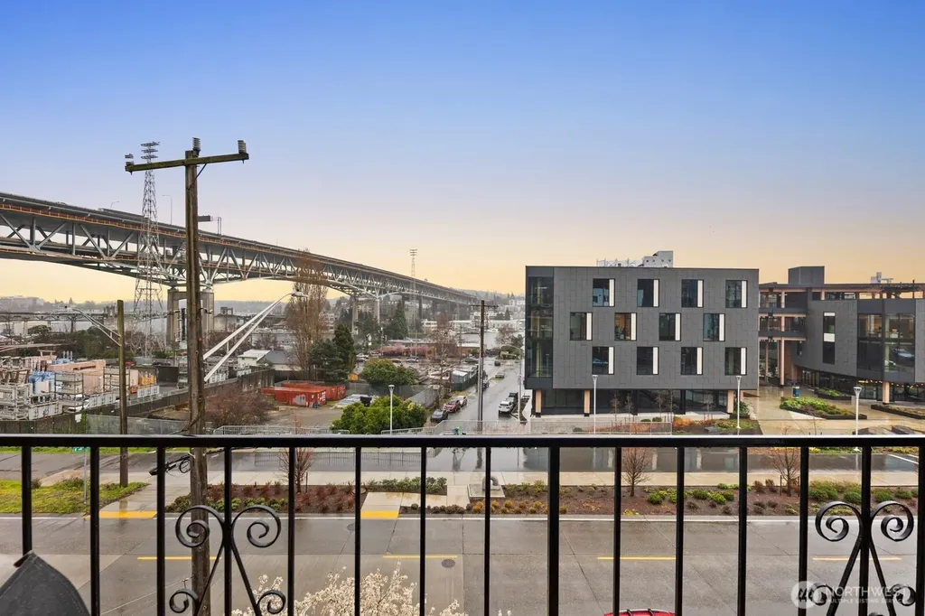 3905 4th Avenue NE Seattle WA 98105