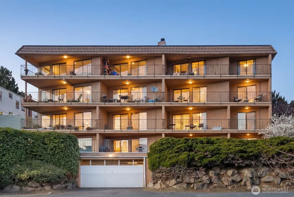 3905 4th Avenue NE Seattle WA 98105