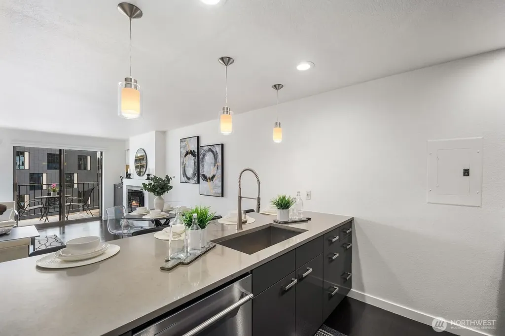 3905 4th Avenue NE Seattle WA 98105