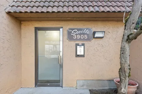 3905 4th Avenue NE Seattle WA 98105