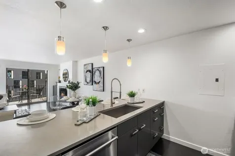 3905 4th Avenue NE Seattle WA 98105