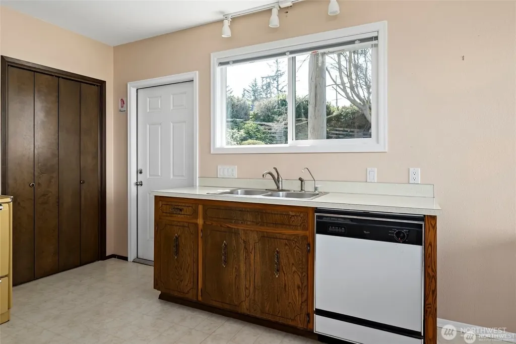 1505 West Beach Road Oak Harbor WA 98277