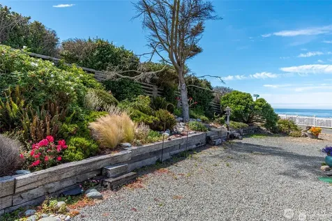 1505 West Beach Road Oak Harbor WA 98277