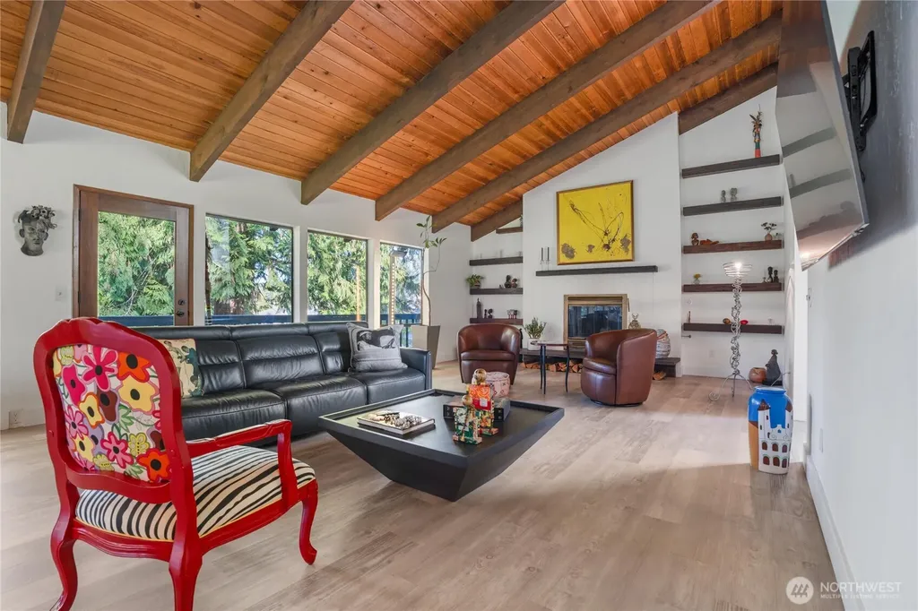 201 E Country Club Drive Allyn WA 98524