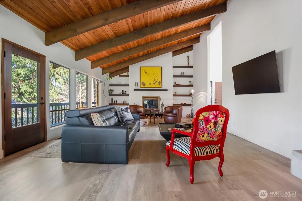 201 E Country Club Drive Allyn WA 98524
